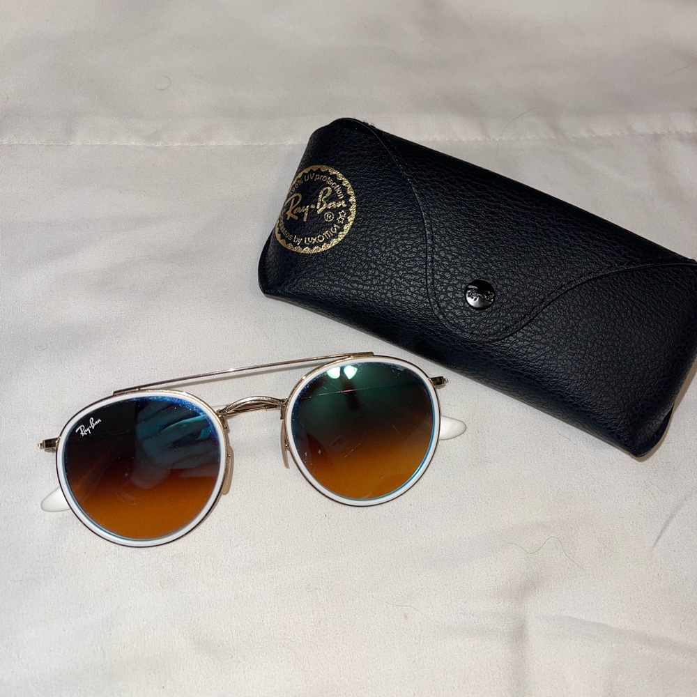 Stylish Ray Ban with blue reflective lenses!